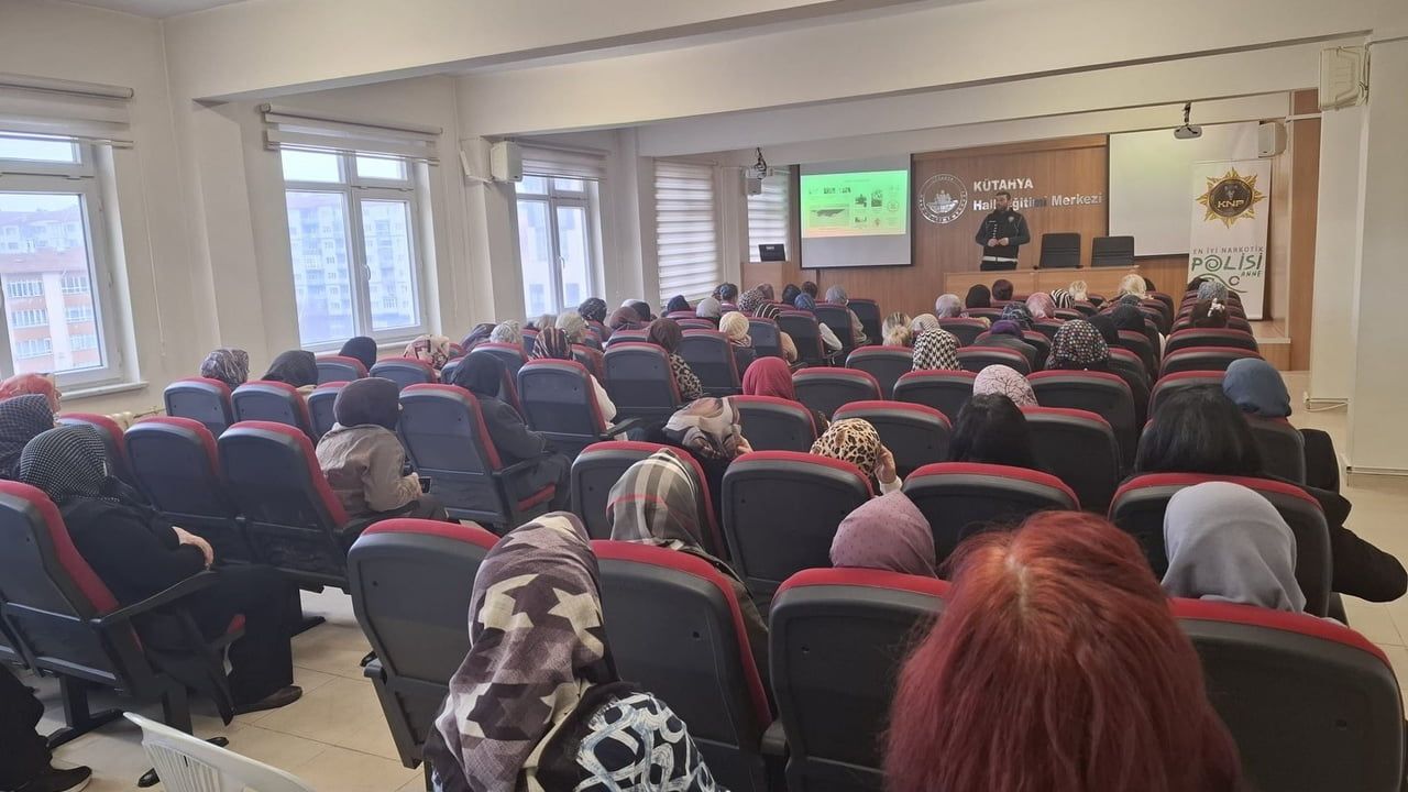 Kütahya Emniyeti Uyuşturucu ile Mücadelede Bilgilendirme Faaliyetleri Gerçekleştiriyor