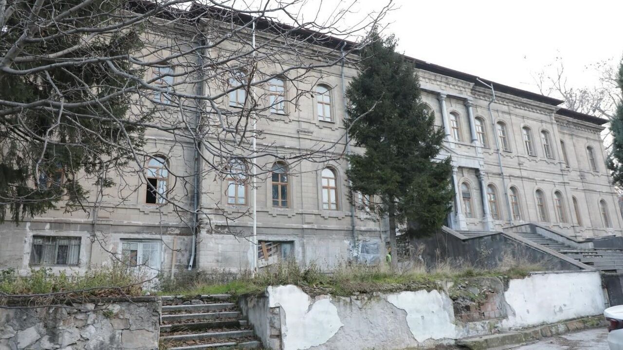 Kütahya Valisi Musa Işın, Tarihi Kütahya Lisesi'nde Restorasyon İncelemesi Yaptı