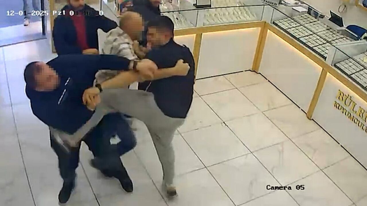 Kuyumcular Arasında Müşteri Tartışması Karşılıklı Saldırıya Dönüşünce