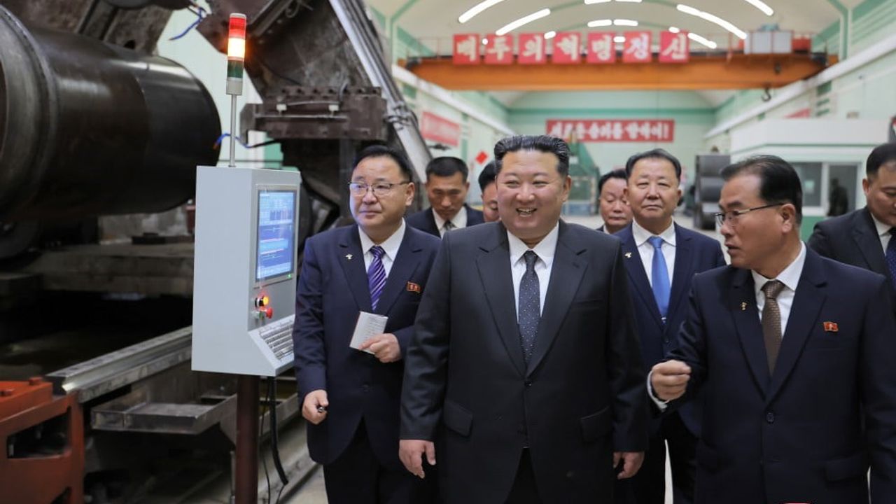 Kuzey Kore Lideri Kim Jong-Un'dan Askeri Üretimde Artış Talimatı