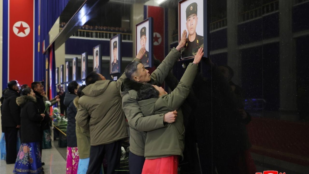 Kuzey Kore Lideri Kim, Kursk Cephesinden Dönüşte Askerlerini Onurlandırdı