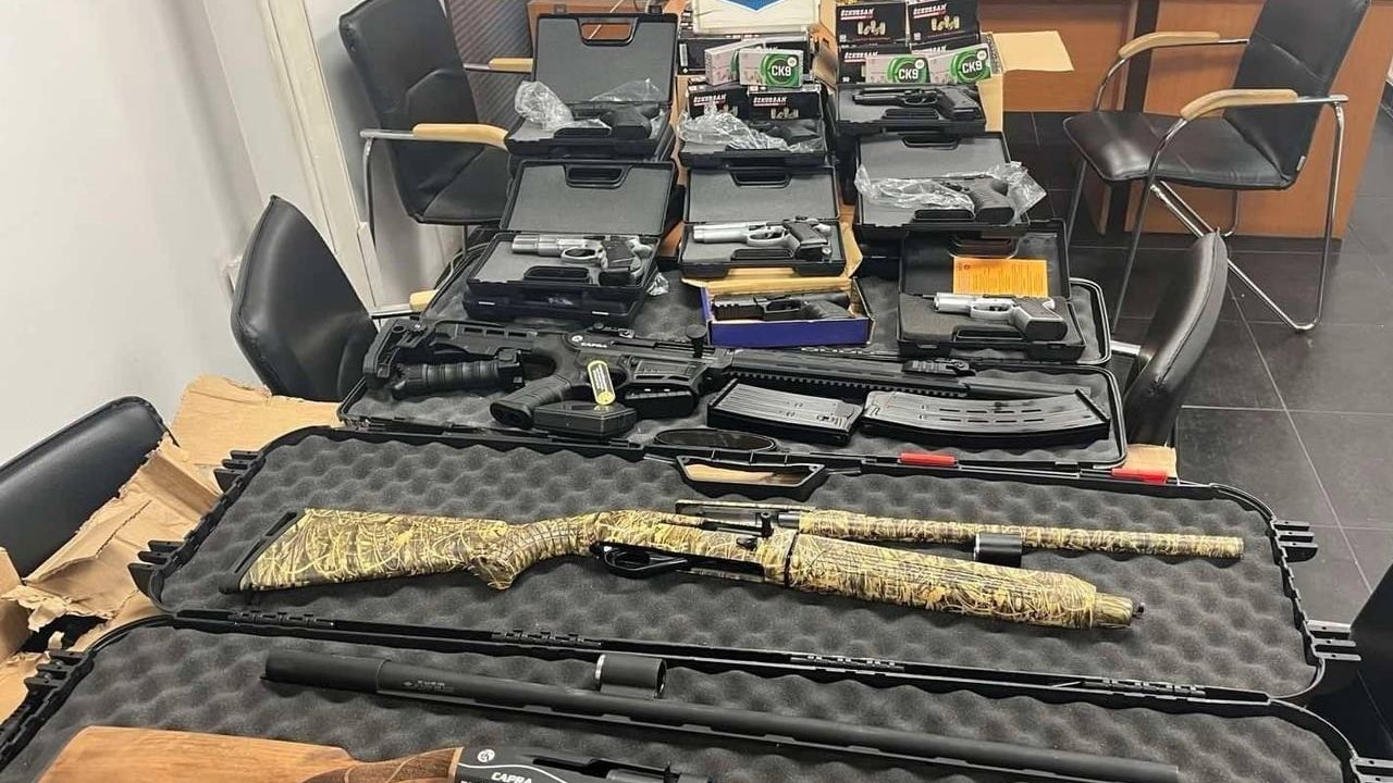 Kuzey Makedonya'ya Gitmekte Olan Kaçak Silah Sevkiyatı Durduruldu