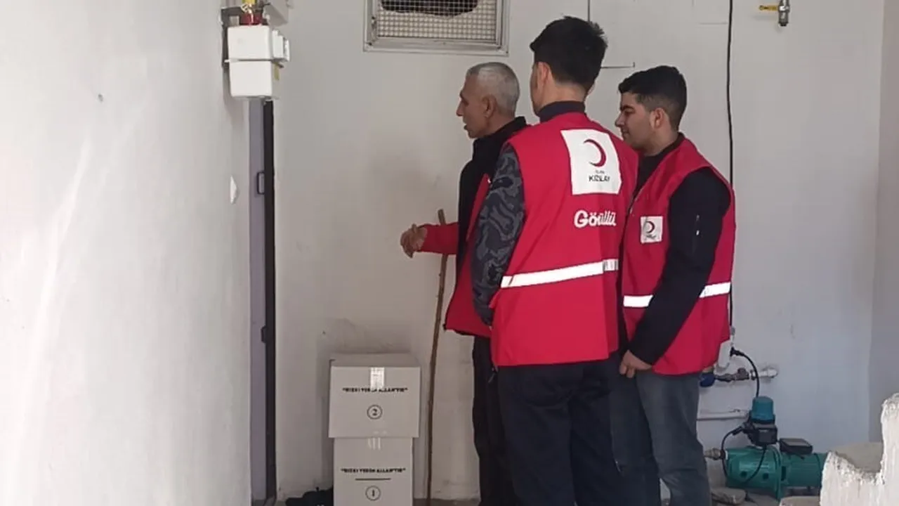 Lise Öğrencilerinden İhtiyaç Sahiplerine Yardım