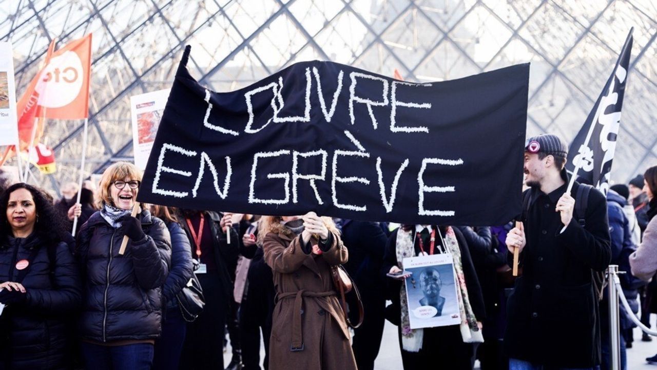 Louvre Müzesi'nde Grev Uzatıldı