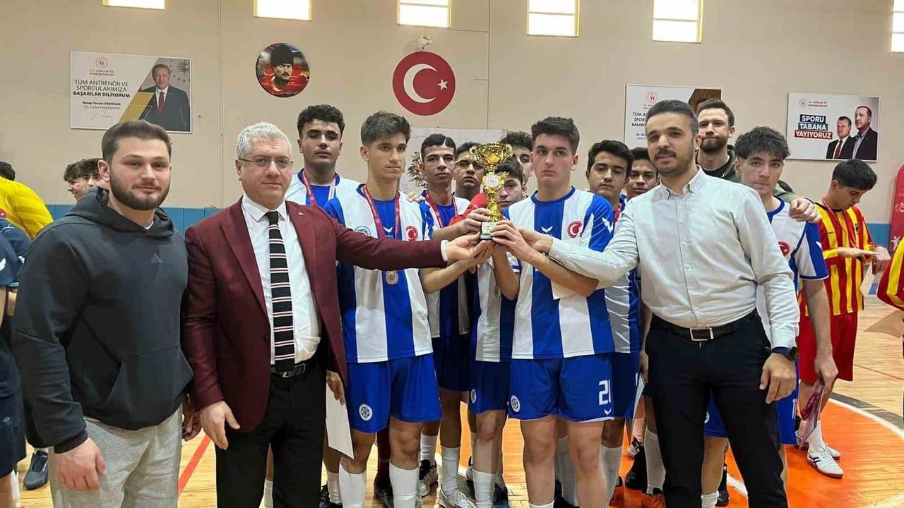 Malatya'da Badminton ve Futsal İl Şampiyonları Belirlendi