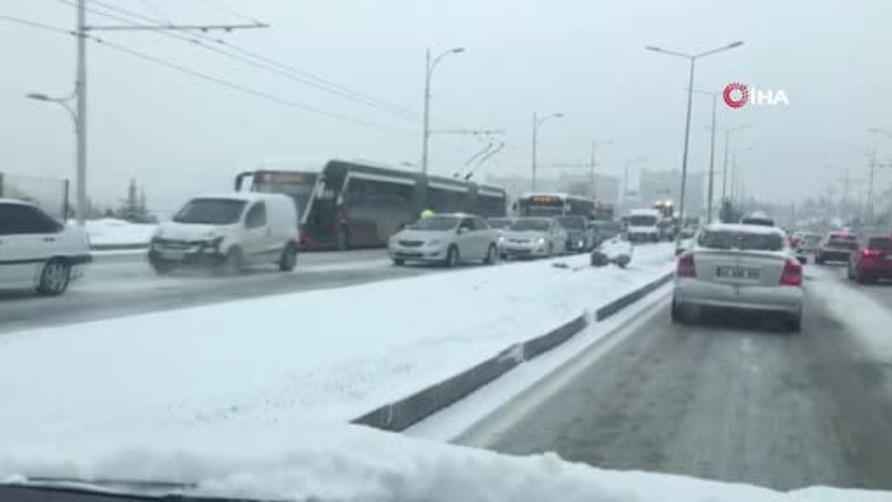 Malatya'da Kar Yağışı Trafiği Olumsuz Etkiledi