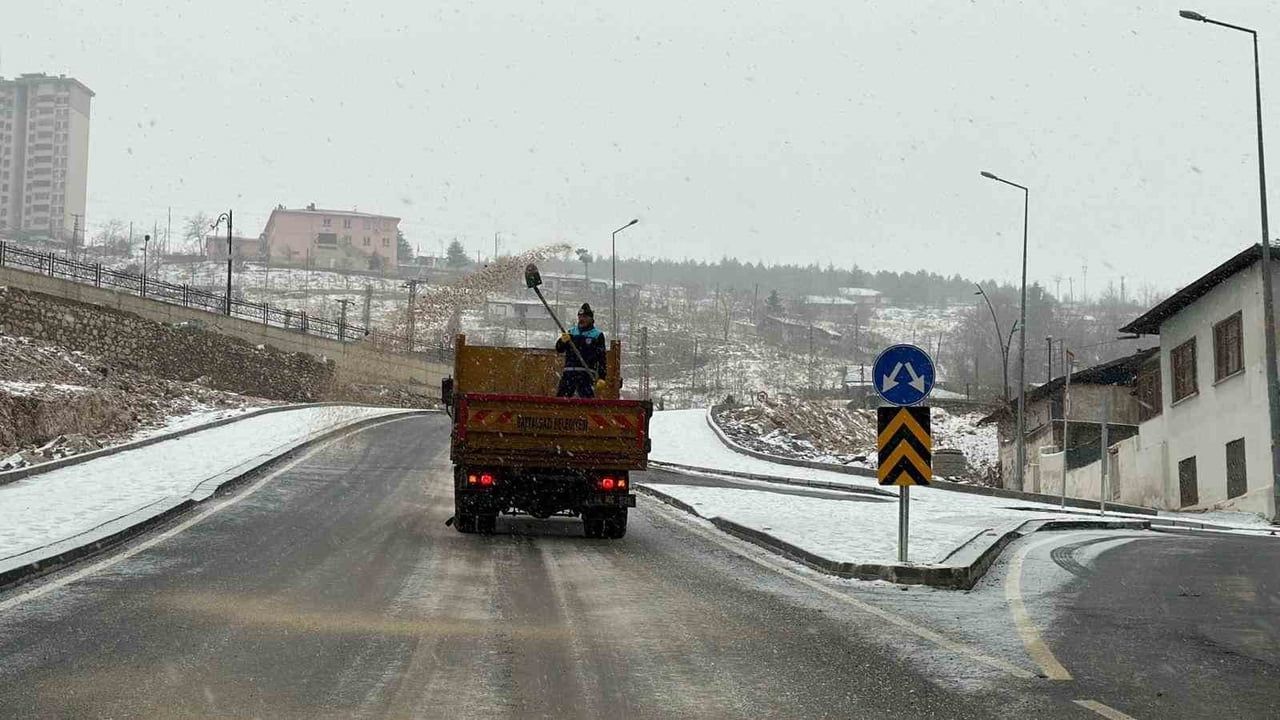 Malatya'da Karla Mücadele Devam Ediyor