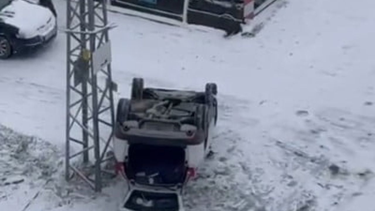 Malatya'da Kayan Araç Park Halindeki Aracı Devrildi