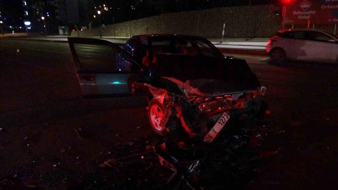 Malatya'da Tır ile Otomobil Çarpıştı: 3 Yaralı