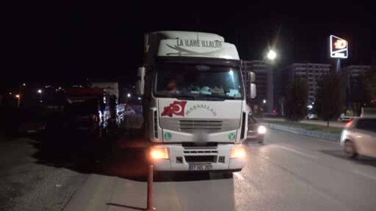 Malatya'da Tır ve Otomobil Çarpışması: 3 Yaralı