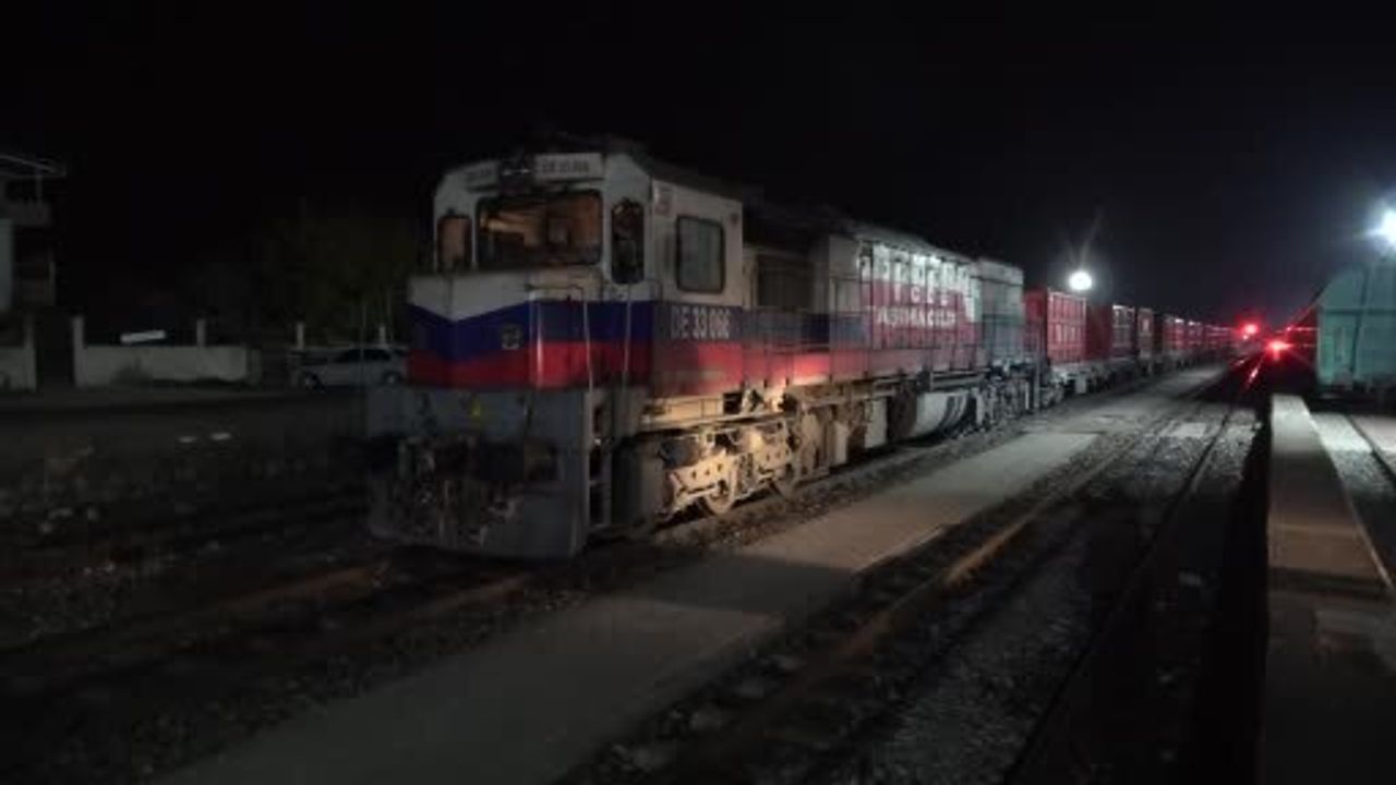 Malatya'da Yük Treni Otomobile Çarptı: 5 Yaralı