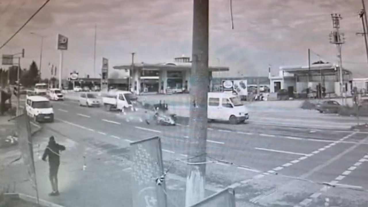 Manisa'da Elektrikli Bisiklet ile Otomobil Çarpıştı, Bir Kişi Hayatını Kaybetti