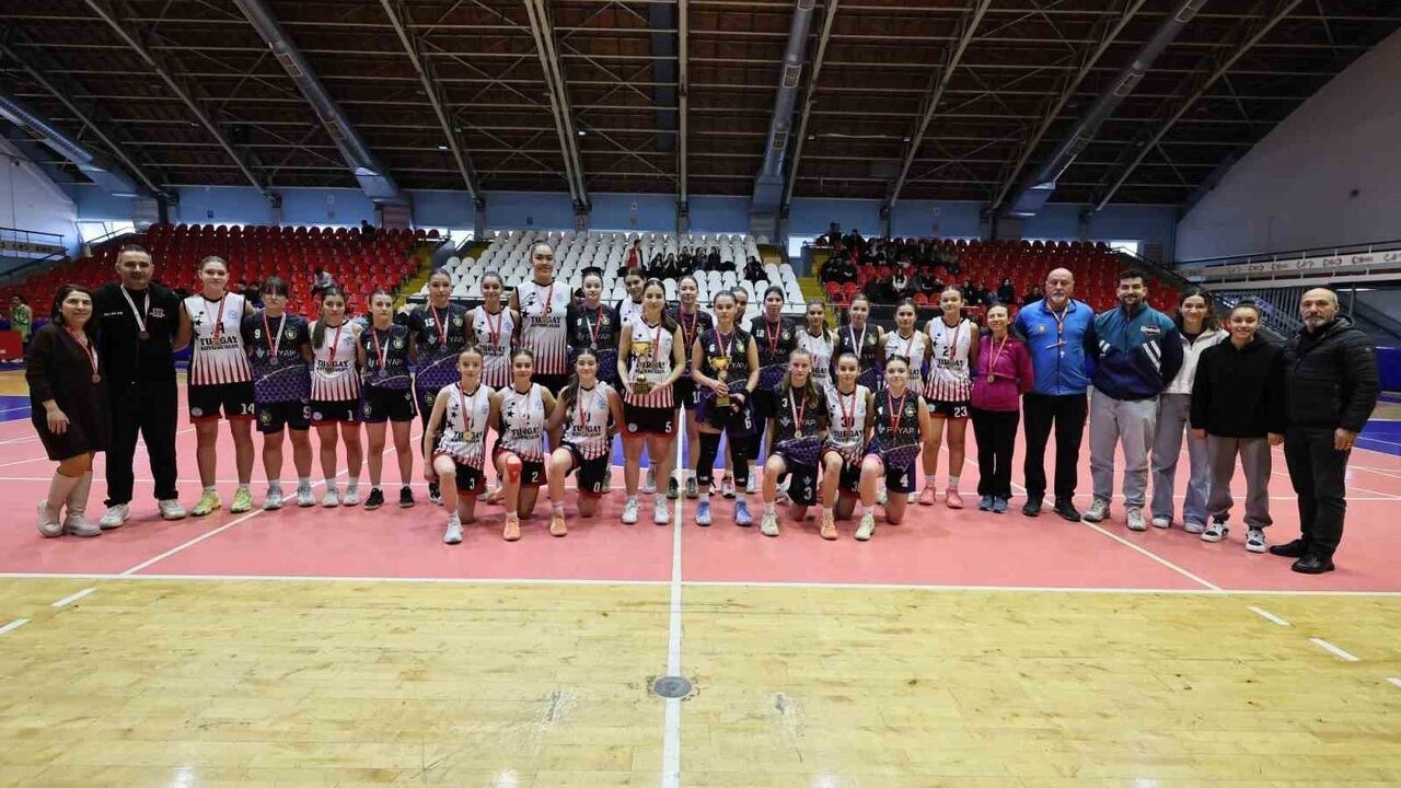 Manisa'da Okul Sporları Basketbol Şampiyonları Belirlendi
