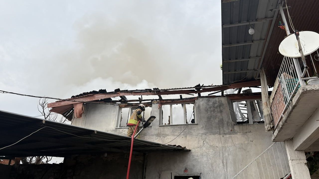 Manisa'da Yangın Felaketi: 1 Ev Kullanılamaz Hale Geldi