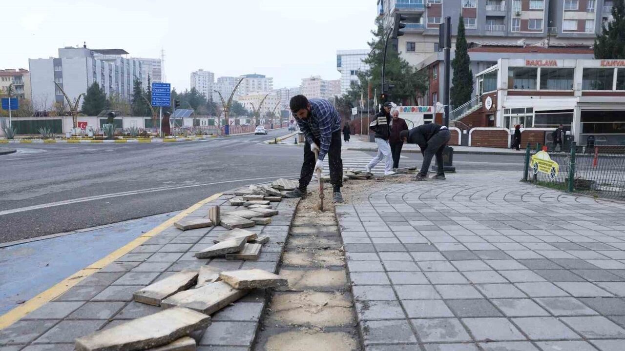 Mardin Büyükşehir Belediyesi Engelli Yollarını Yeniliyor