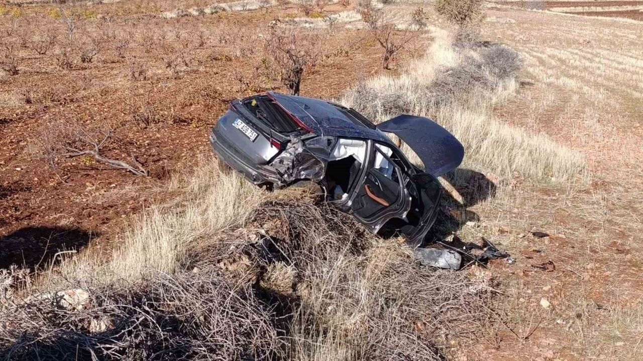 Mardin'de Yolculuk Korkuya Dönüştü: Araç Devrildi