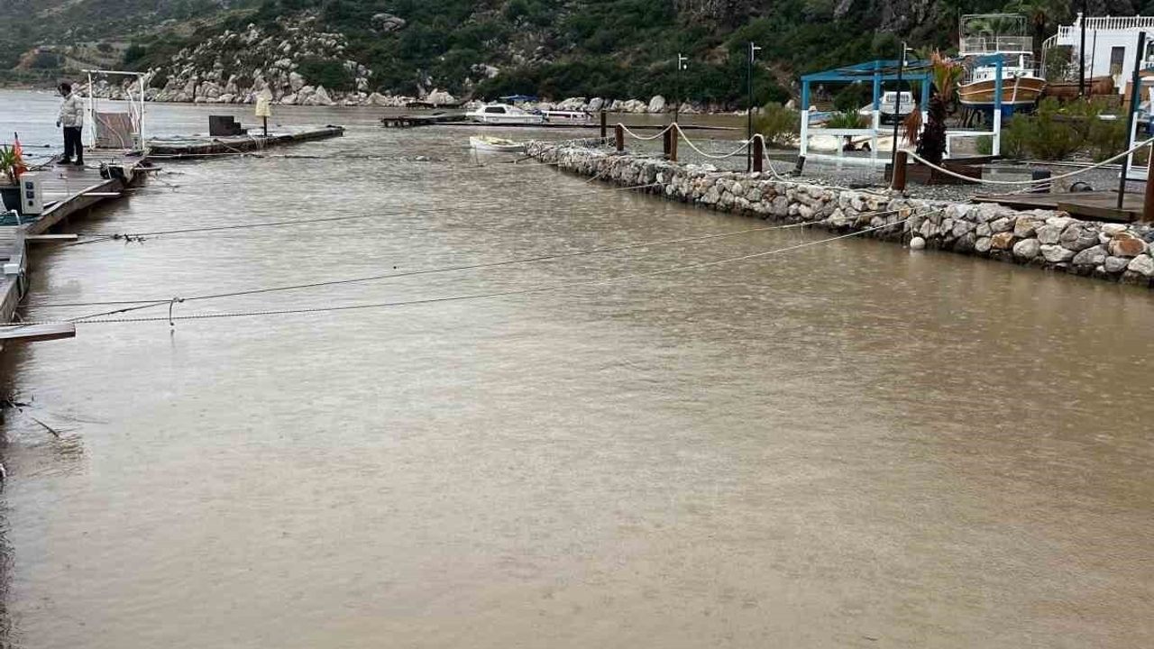 Marmaris'te Etkili Yağışlar: 60 Kilogram Su Düştü