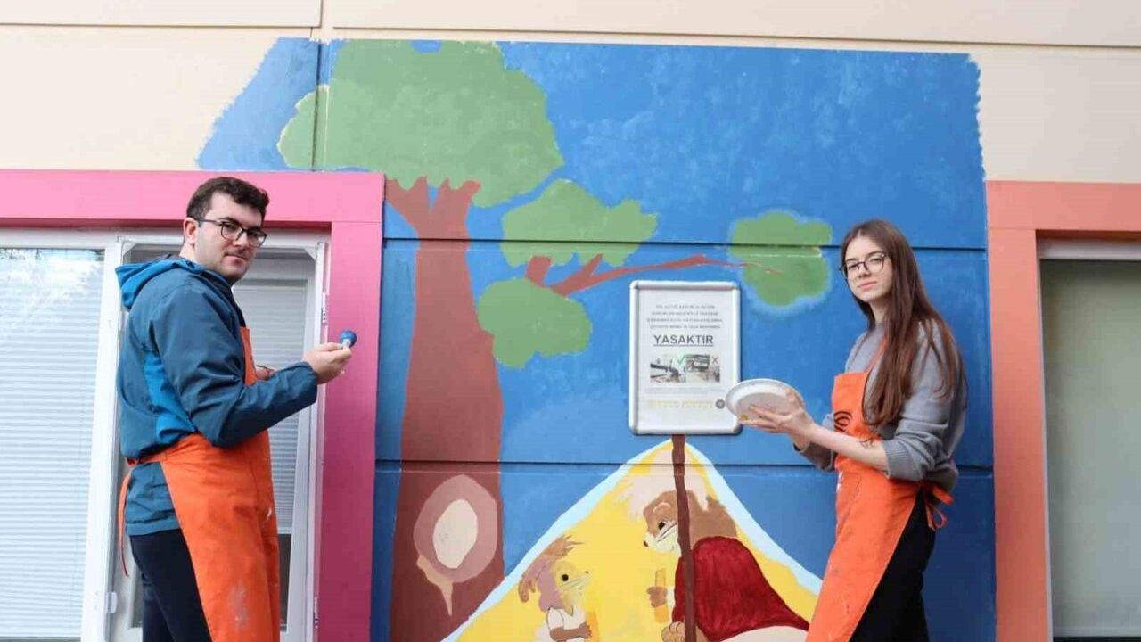 Masal Kahramanları ile Minik Hastalara Moral