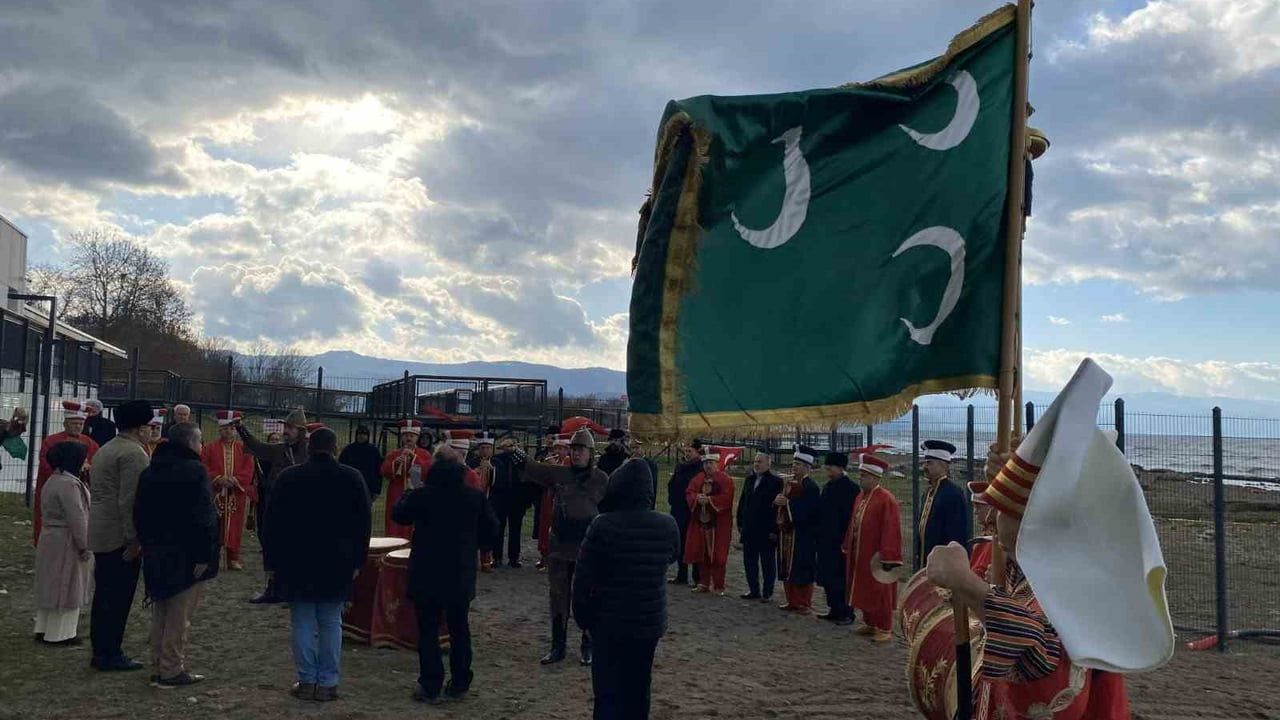 Mehter Tunç Seslerle Cevap Verdi