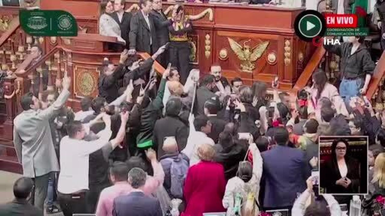 Meksika'da Kent Meclisi Üyeleri Arasında Kavga