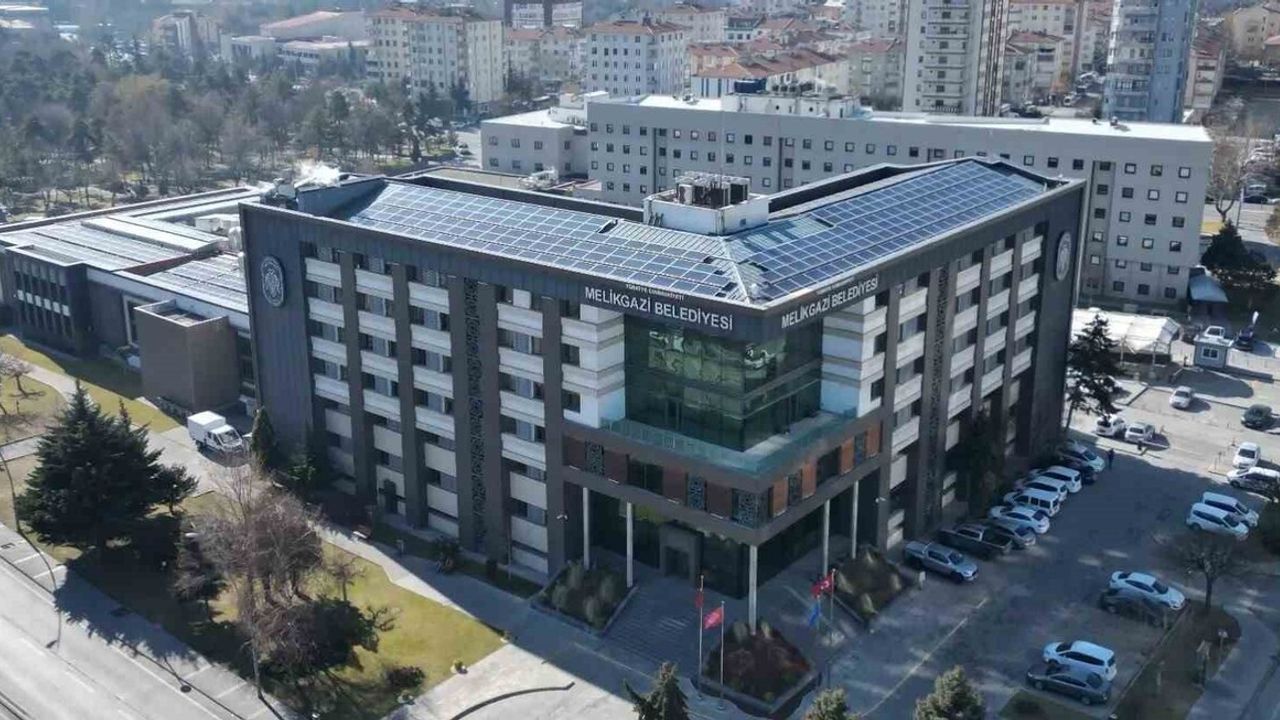 Melikgazi Belediyesi'nin Whatsapp İhbar Hattı 2025'te On Binlerce Talep Aldı