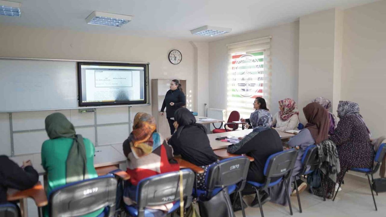 Melikgazi'de Meslek Edindirme Kursları Büyük İlgi Görüyor