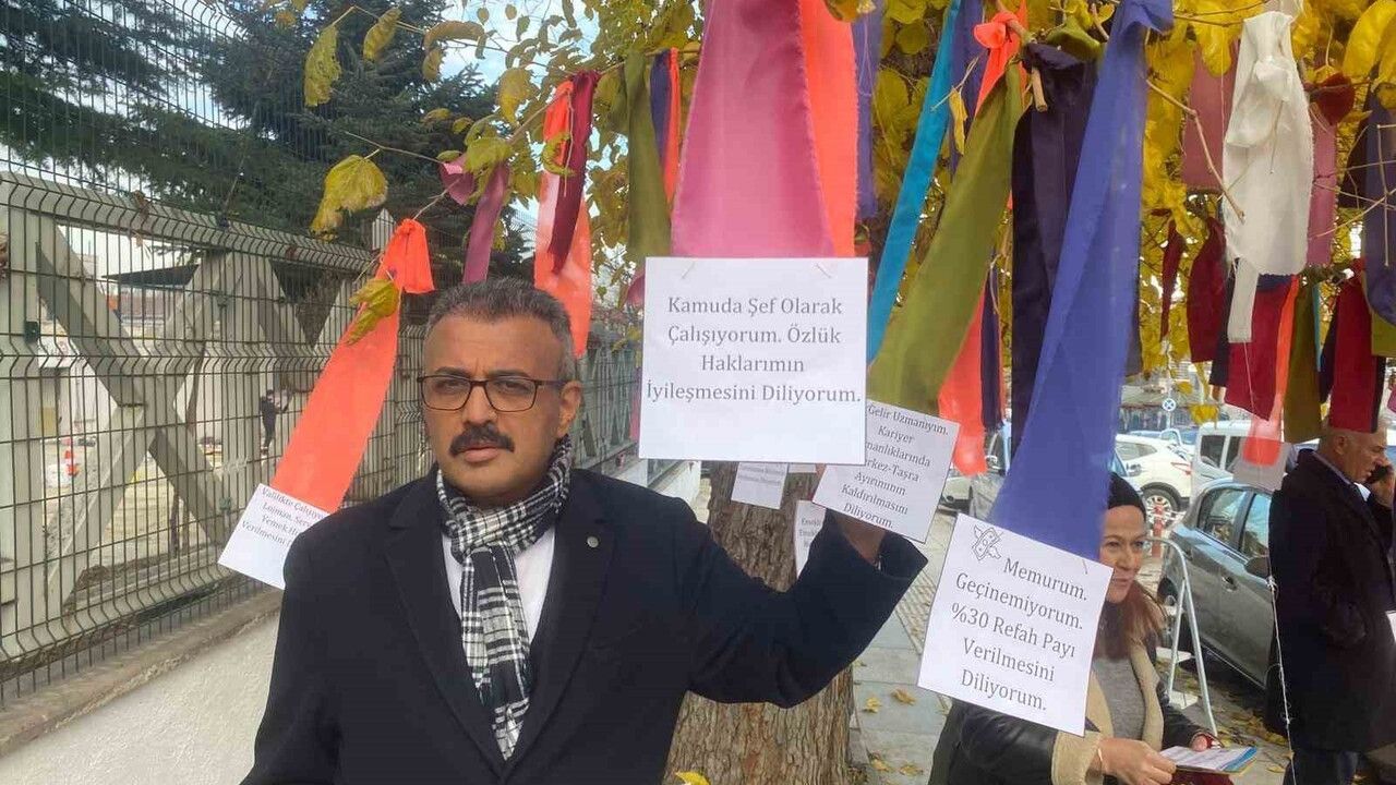 Memurlar Dilek Ağacı ile Taleplerini İlettiler