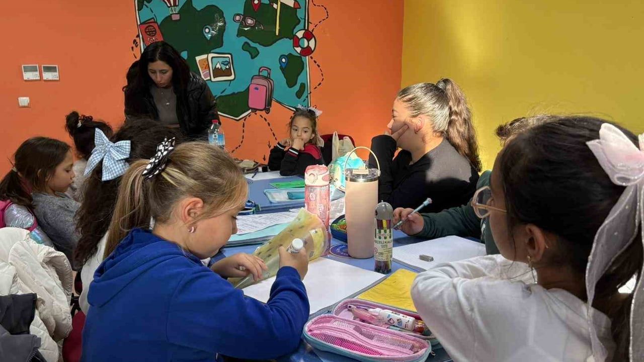 Menteşe'de Çocuklar Eğlenceli İngilizce Öğreniyor