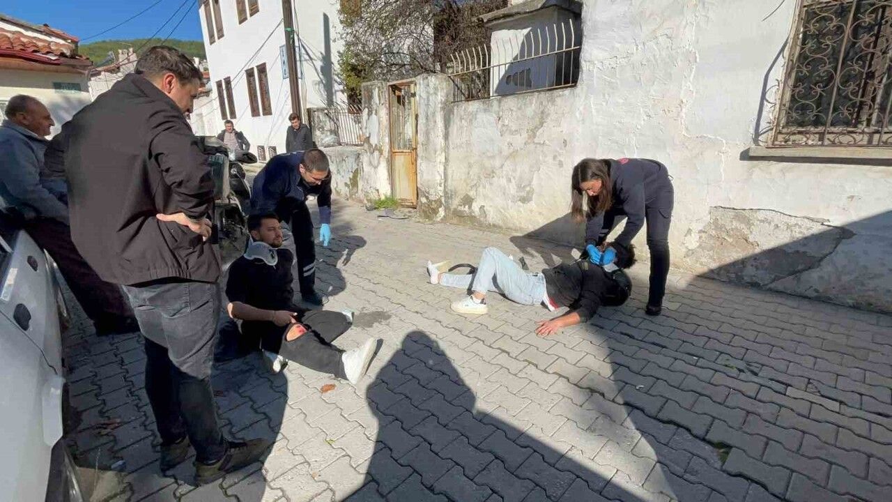 Menteşe'de Trafik Kazası: İki Yaralı