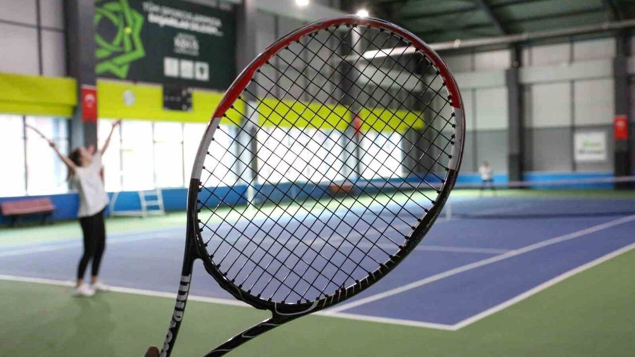 Meram'da Aile Kort Tenis Turnuvası