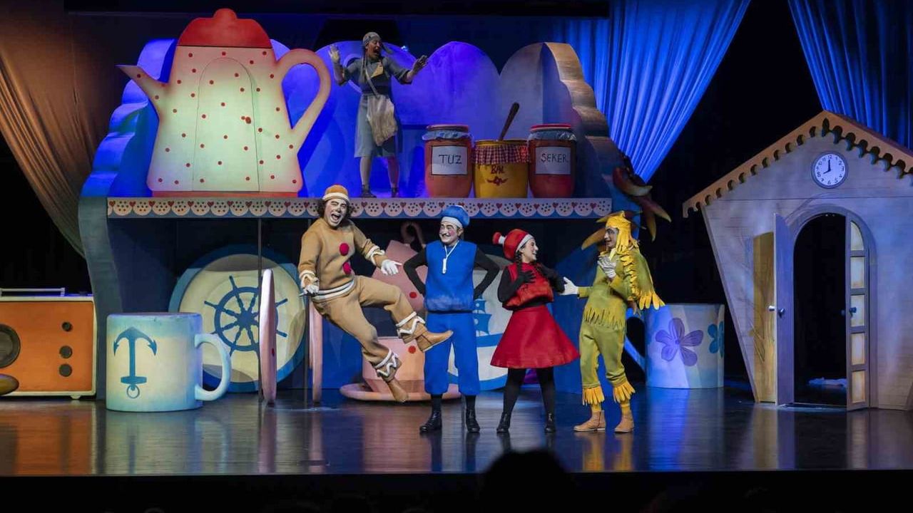 Mersin Büyükşehir Belediyesi'nden 'Bisküvi Adam' Prömiyeri