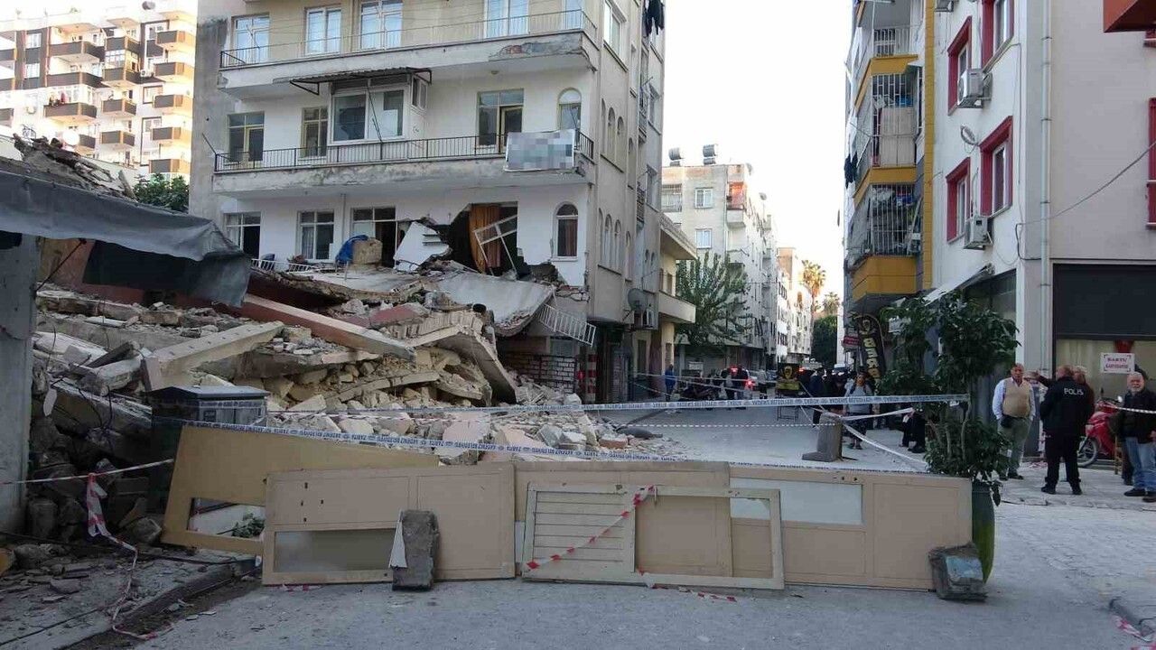 Mersin'de Bina Yıkımı Esnasında Facia Ucuz Atlatıldı