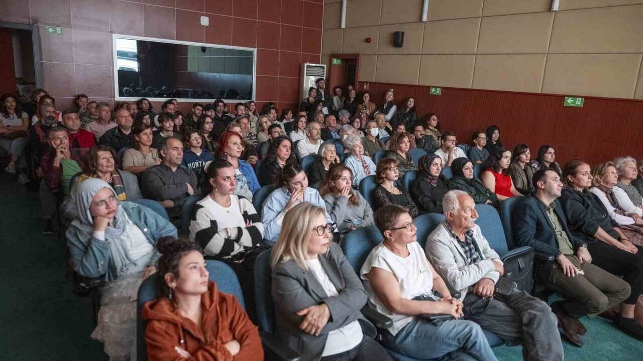 Mersin'de Kadın Radyocuların Hikayesini Anlatan Belgesel Gösterimi