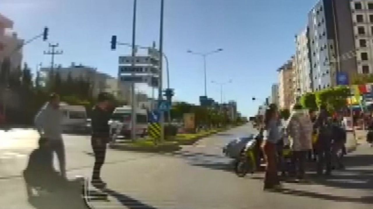 Mersin'de Kırmızı Işık İhlali Sonrası Motosiklet Kazası