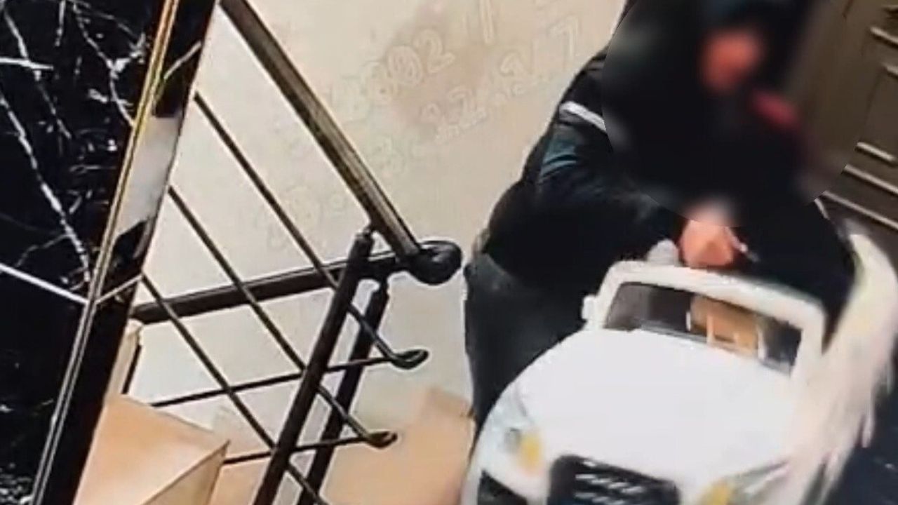 Mersin'deki Akülü Araba Hırsızları Güvenlik Kamerasıyla Yakalandı