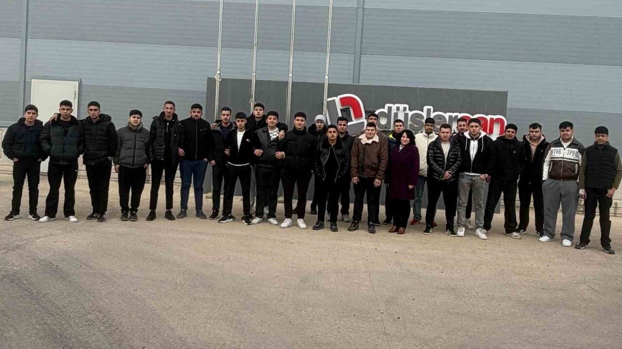 Meslek Lisesi Öğrencileri Üretim Süreçlerini Keşfediyor