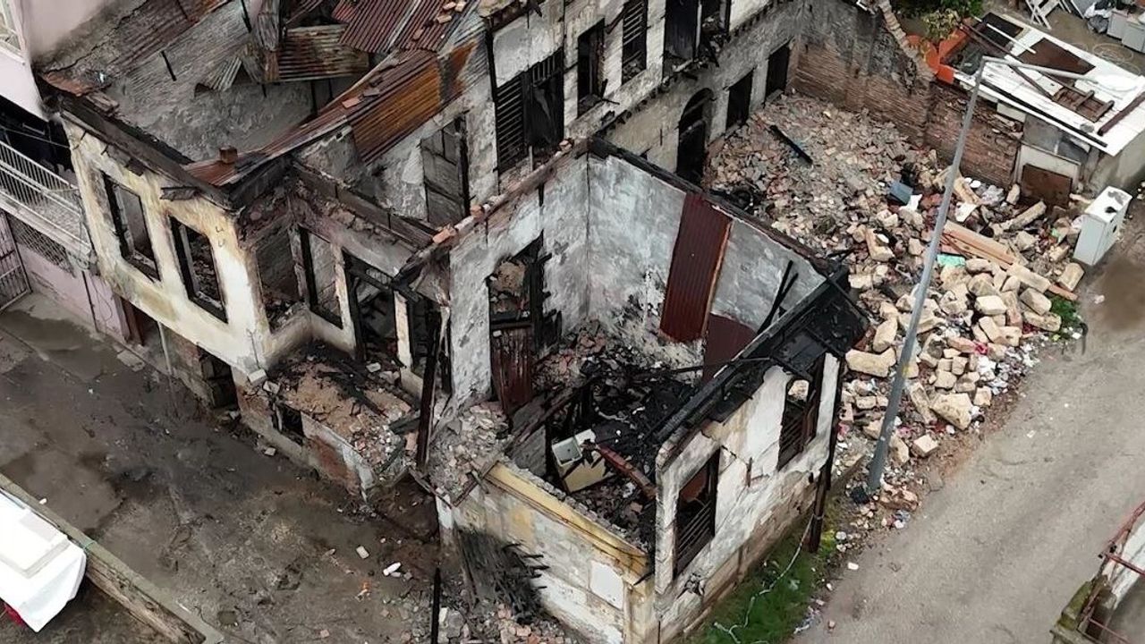 Metruk Bina Yıkıldı, Mahalleli Deprem Sandı