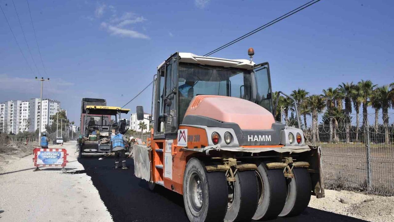 Mezitli'de Su Hattı Yenilendi ve Yollar Asfaltlandı