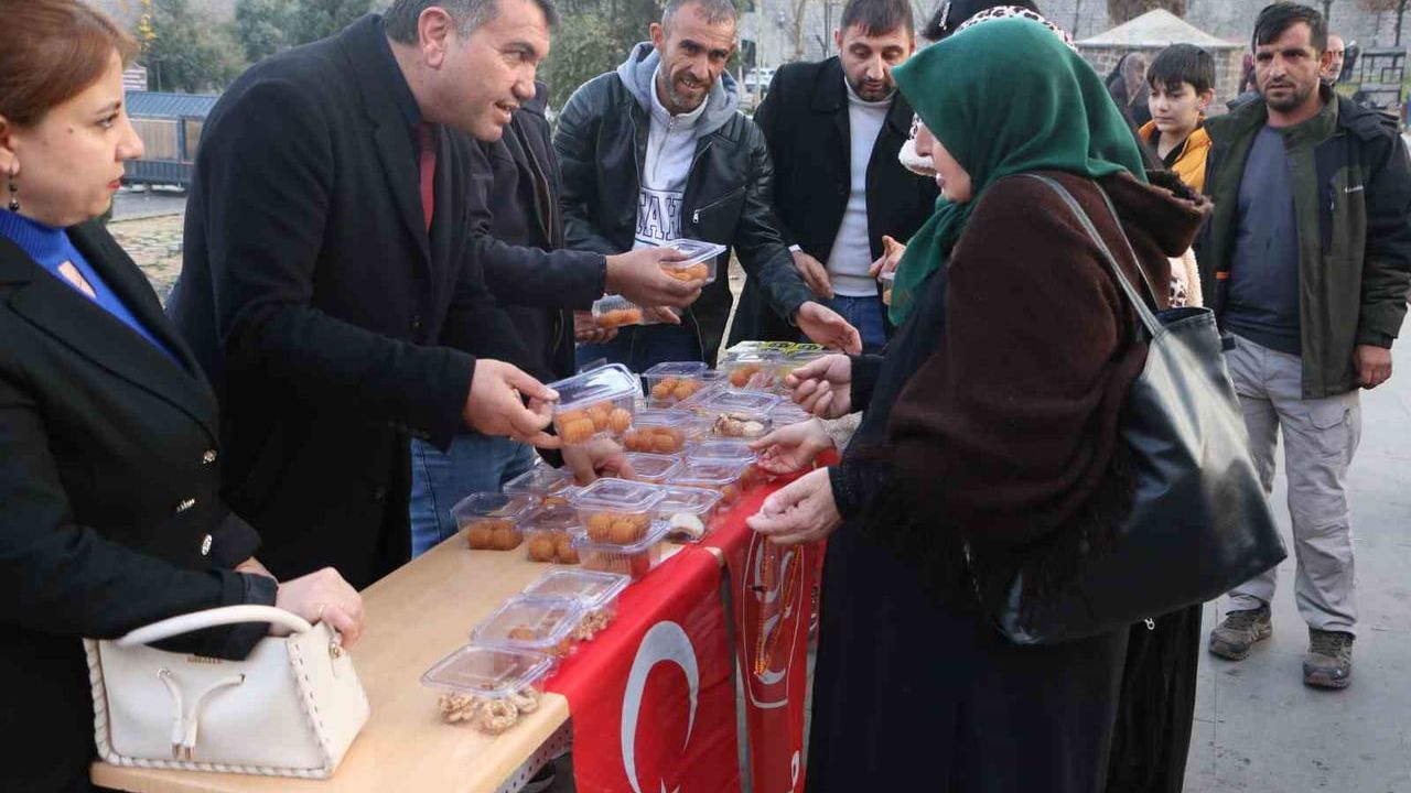 MHP Sur Teşkilatından Regaip Kandili İkramı