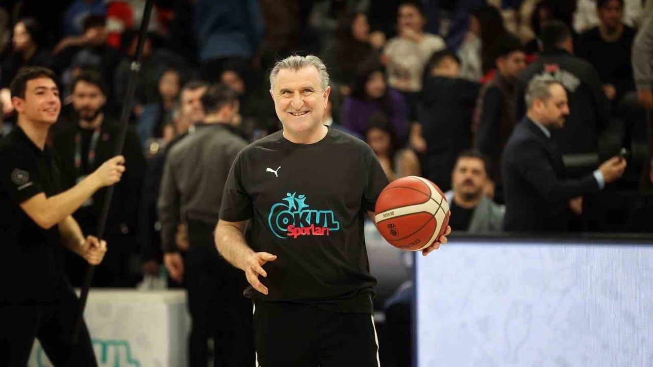 Milli Sporculara Bakan Bak'tan Teşekkür