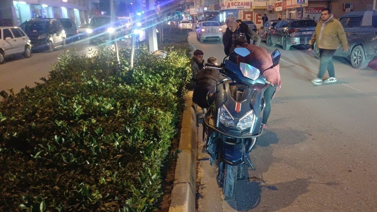 Motosiklet Kazası: Yeniden Kaza Yapan Genç Yaralı Halde Dert Yandı