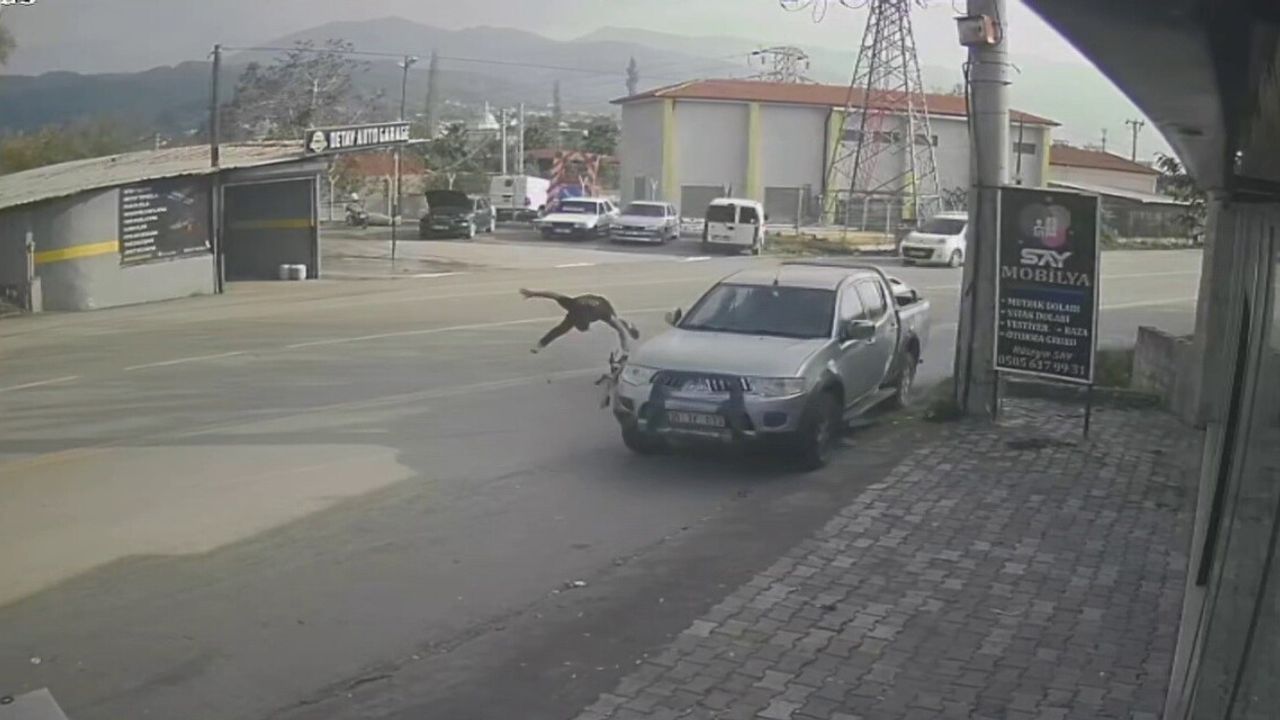 Motosiklet Sürücüsü Ciple Çarpıştı