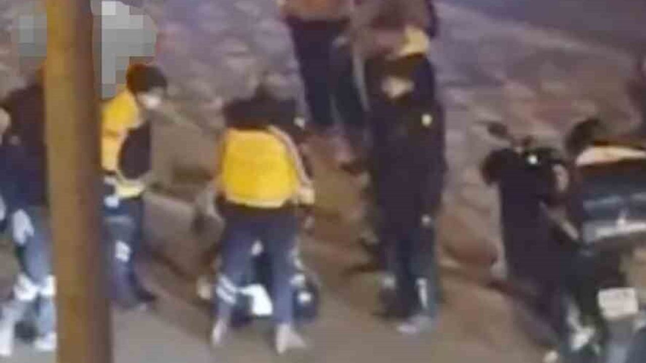 Motosikletten Düşen Kurye Hastaneye Kaldırıldı