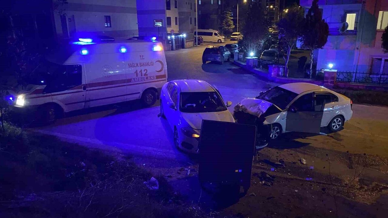 Mudanya'da Hız İhlali Sonucu Feci Kaza: 4 Yaralı