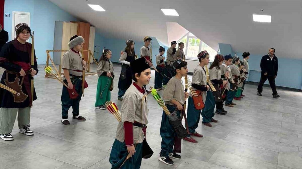 Mudanya'da Okçuluk Etkinliği Öğrencilerden Büyük İlgi Gördü
