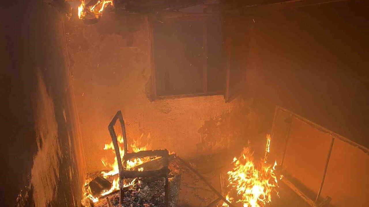 Mudanya'da Terk Edilen Evde Yangın Paniğe Yol Açtı