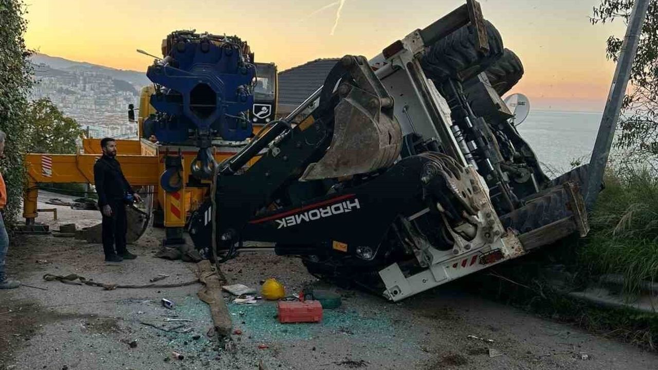 Mudanya'da Vinçten Düşen Kepçenin Düşme Anı Kamerada