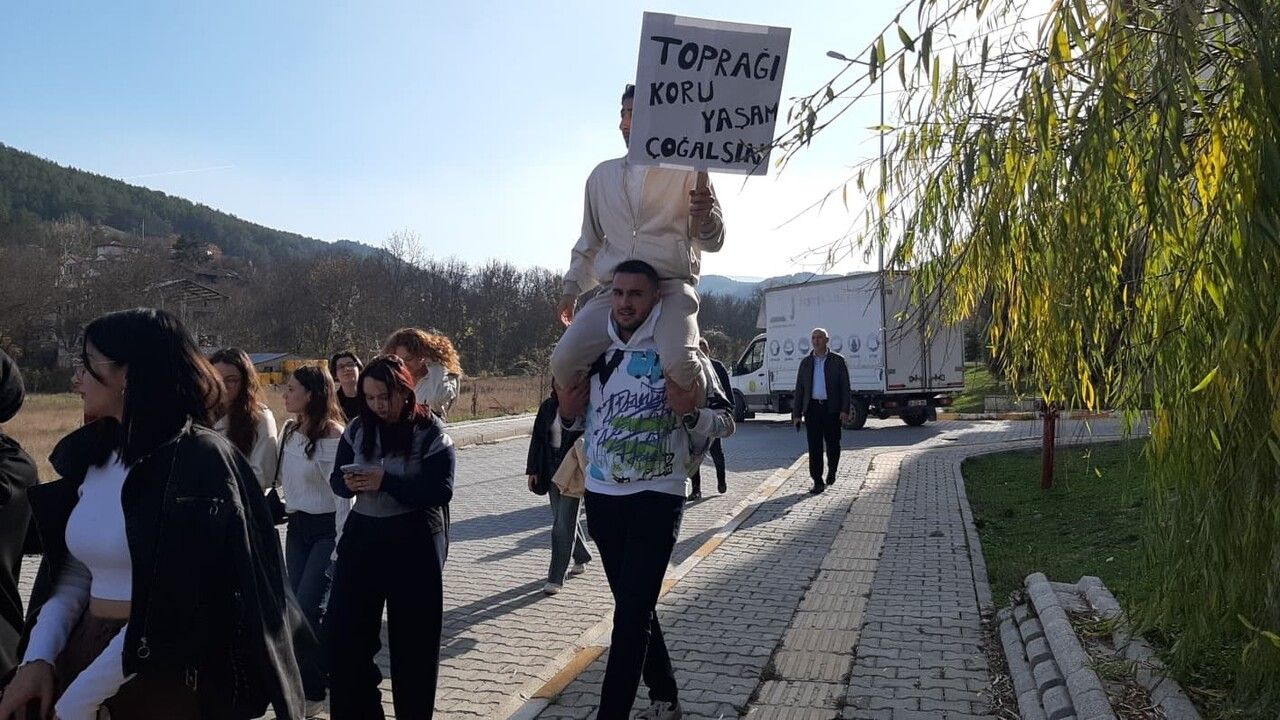 Mudurnu'da Öğrenciler Erozyon Farkındalığı İçin Yürüdü