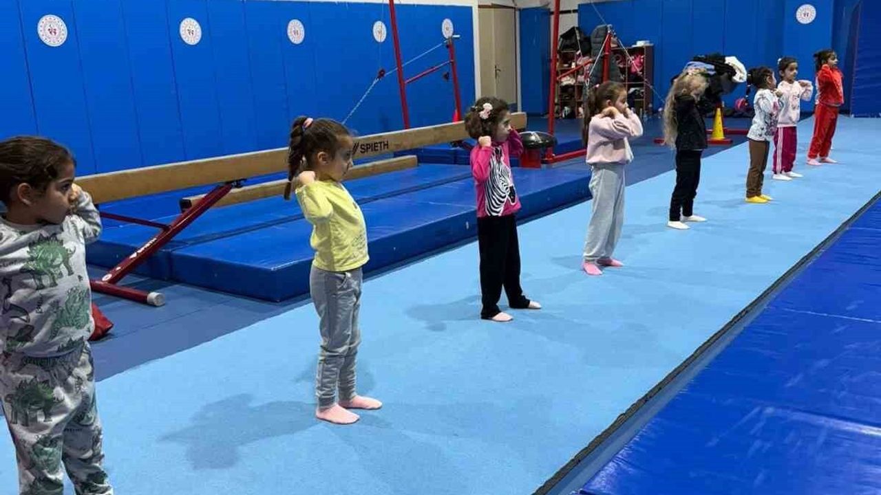Muğla'da Anasınıfı Öğrencilerinden Cimnastikle Sporun İlk Adımı