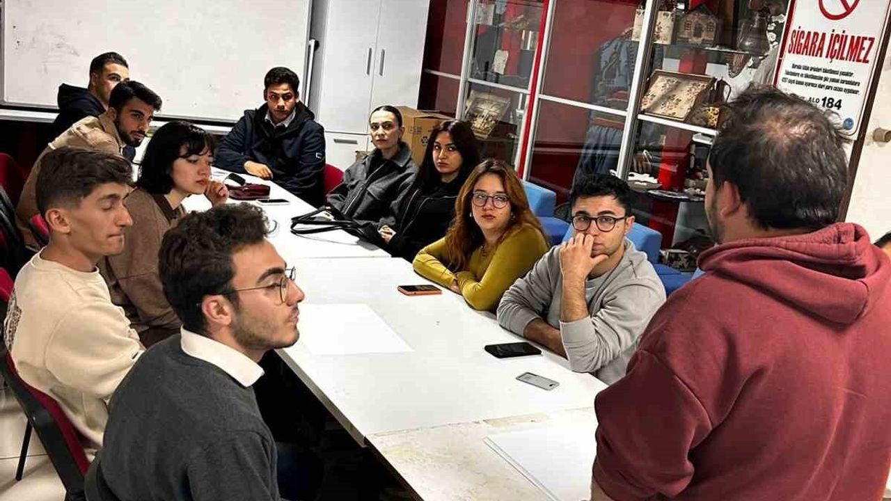 Muğla'da Gençler Sanat Atölyelerinde Yeteneklerini Geliştiriyor